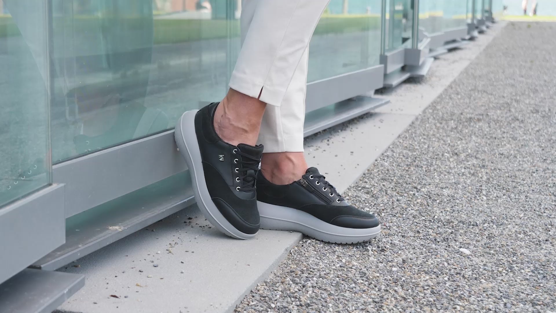 Aarau W black